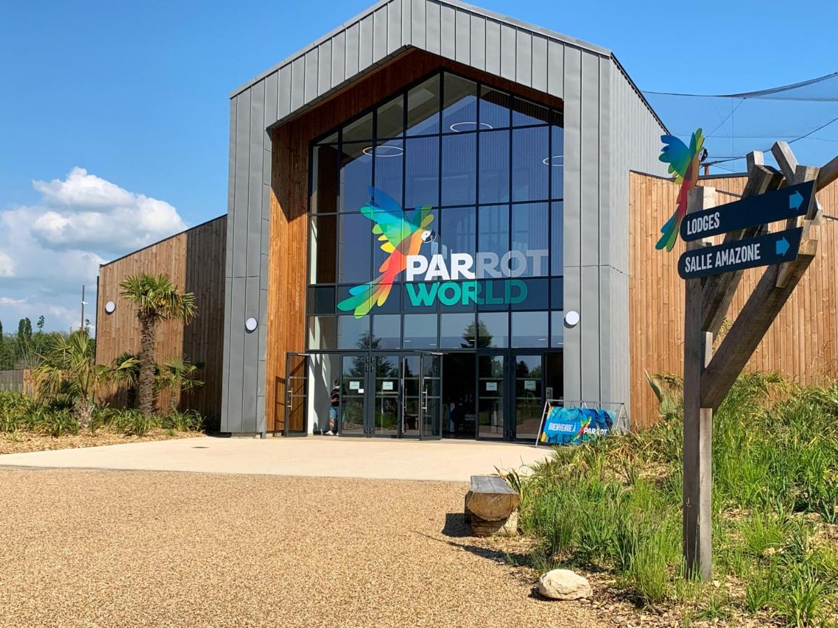 Parrot World - Les Lodges Crecy-la-Chapelle Exterior foto